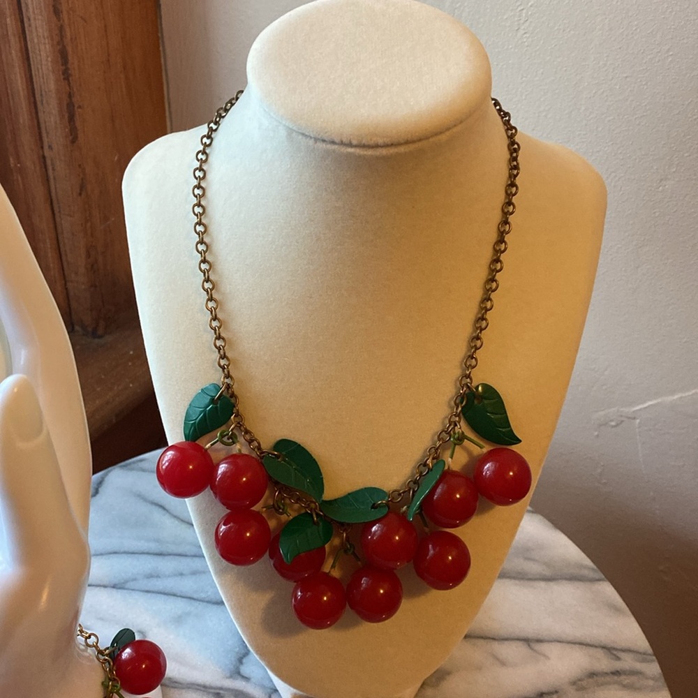 🍒BAKELITE cherries necklace and bracelet antique deco Free Shipping! - Picture 3 of 5